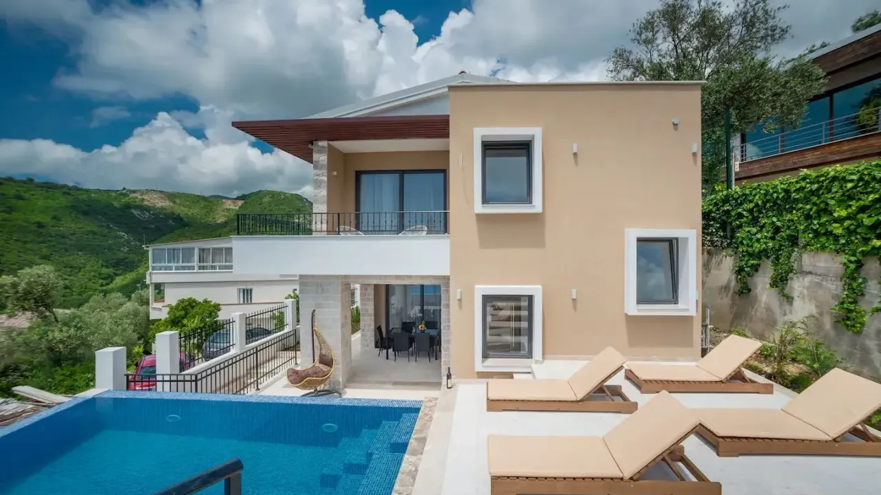 Sale, house, 170m², Bečići, Budva