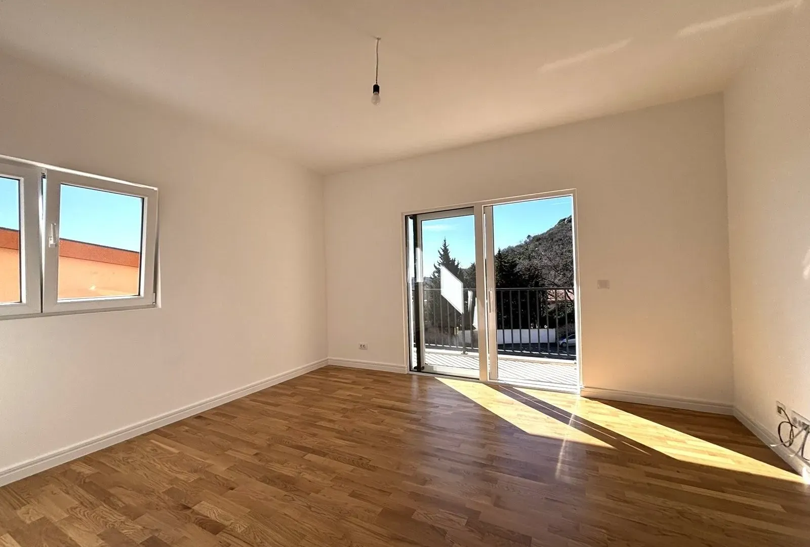 Prodaja, dvosoban stan, 64m², Sutomore, Bar