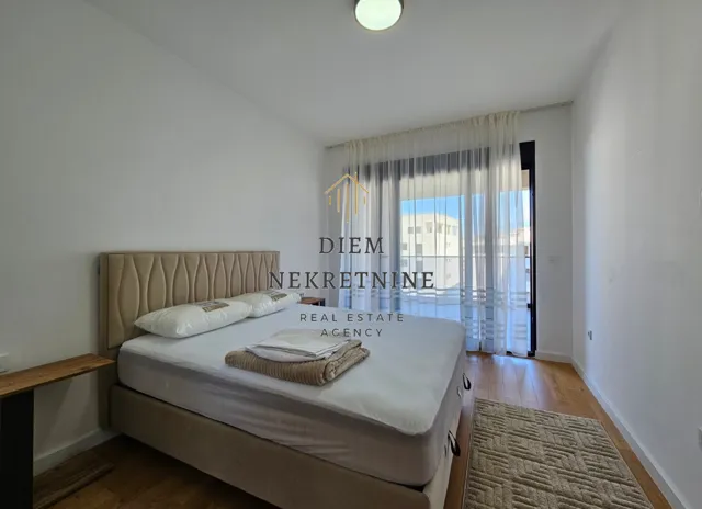Izdavanje, jednosoban stan, 70m², Centar, Bar