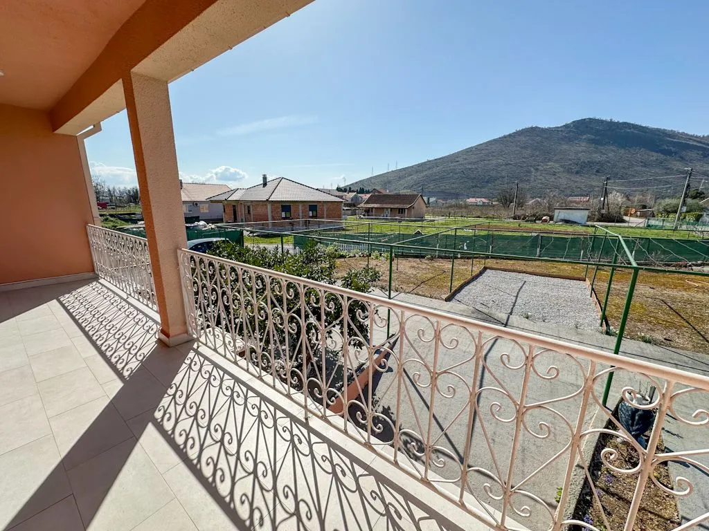 Izdavanje, kuća, 104m², Tološi, Podgorica