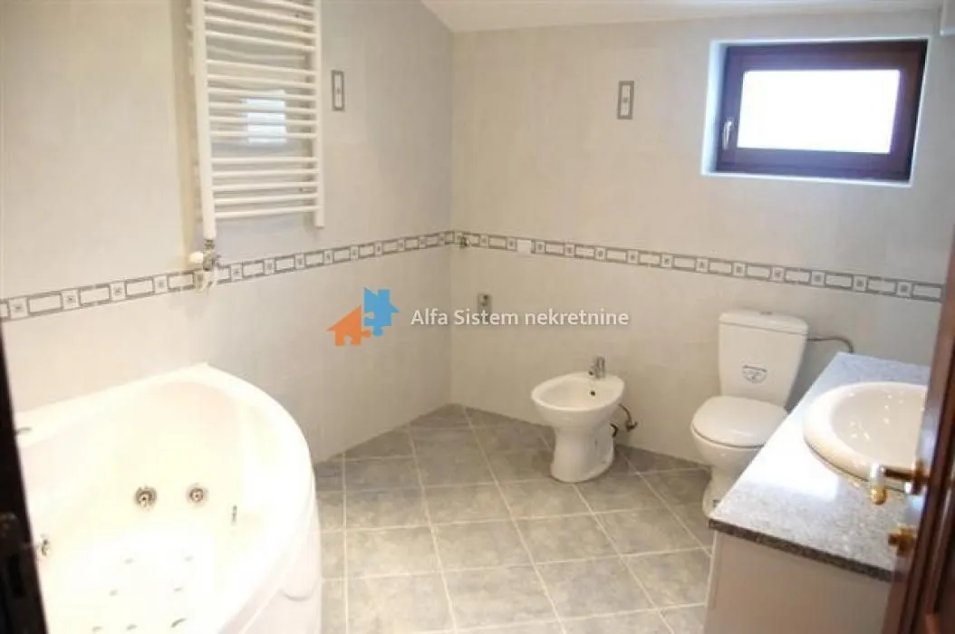 Izdavanje, stan, 300m², Savski Venac, Beograd