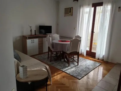Rent, two bedroom apartment, 40m², Čukarica, Beograd - image 2