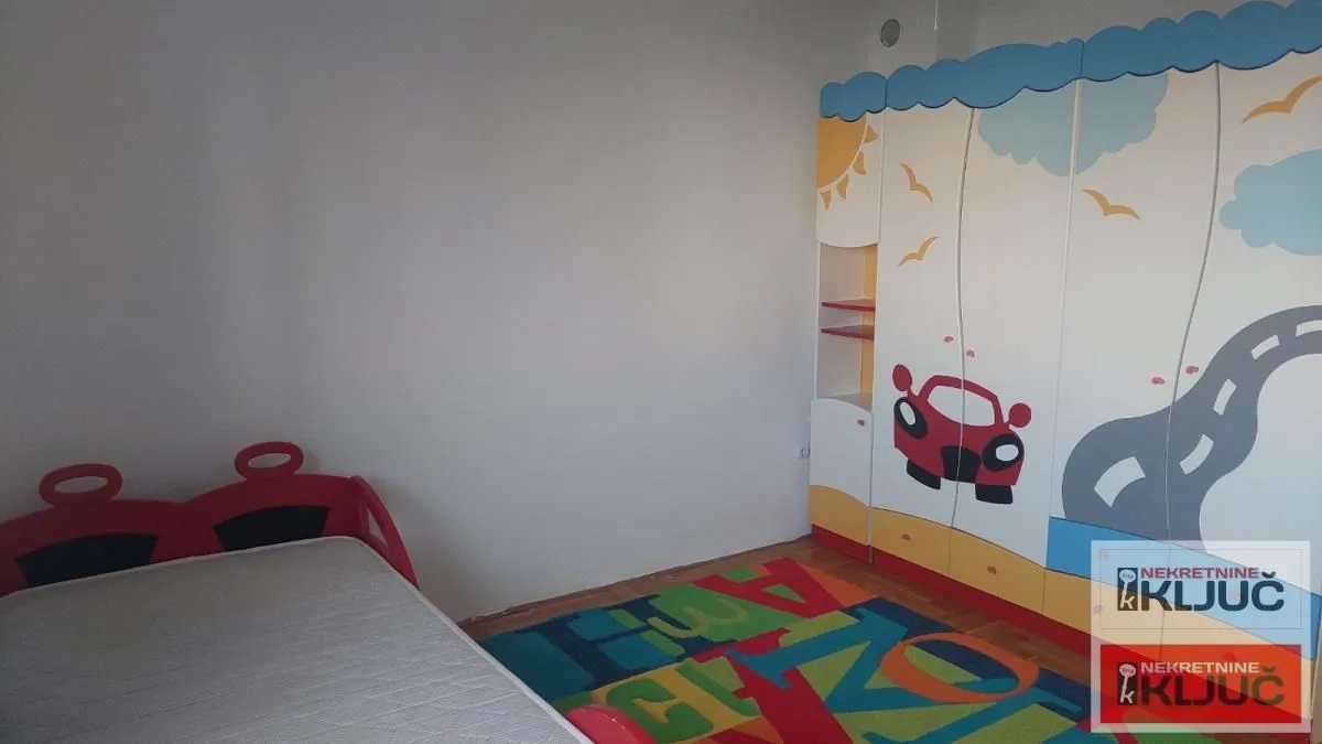Izdavanje, trosoban stan, 71m², Centar, Novi Sad