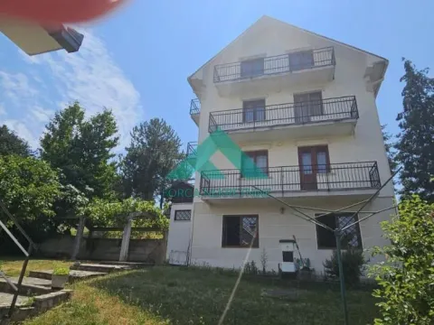 Sale, house, 380m², Čukarica, Beograd