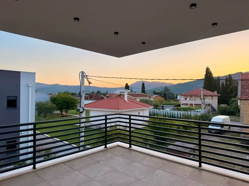 Prodaja, kuća, 225m², Gornja Gorica, Podgorica