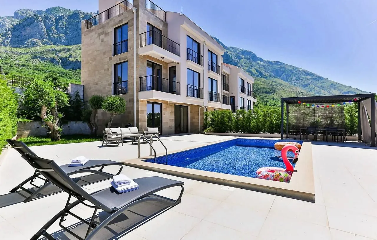 Prodaja, kuća, 223m², Reževići, Budva