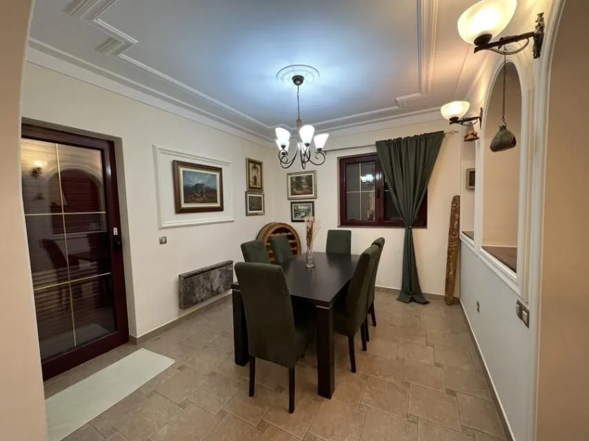 Rent, house, 250m², Donja Gorica, Podgorica