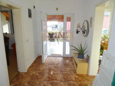 Sale, house, 151m², Medjulužje, Mladenovac - image 12