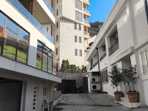 Sale, one bedroom apartment, 45m², Rafailovići, Budva - image 7