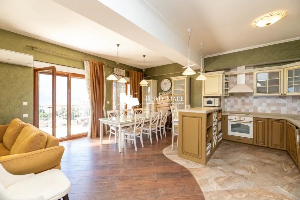 Sale, three bedroom apartment, 141m², Baošići, Herceg Novi