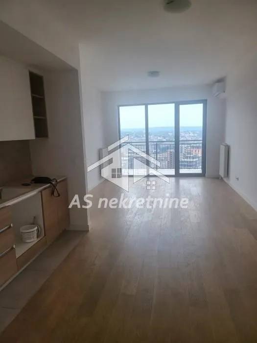 Izdavanje, trosoban stan, 81m², Savski Venac, Beograd