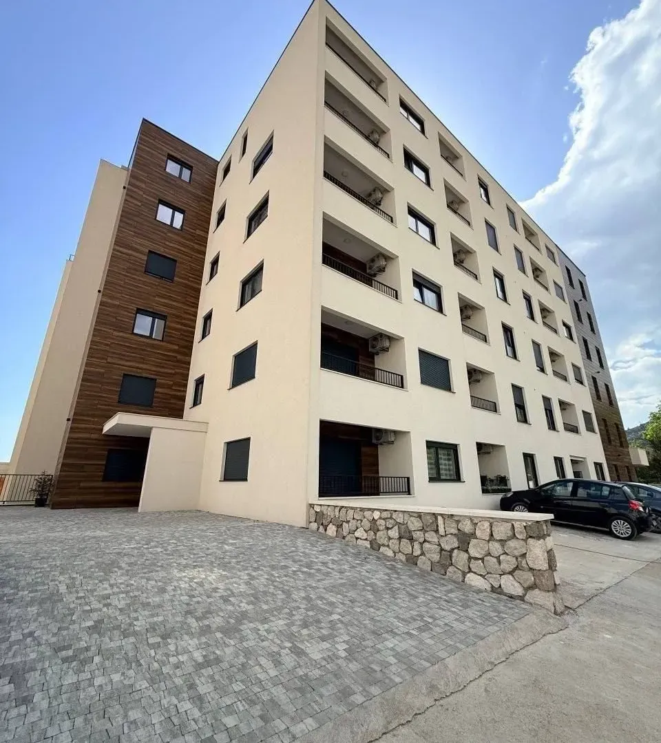 Rent, one bedroom apartment, 44m², Bečići, Budva