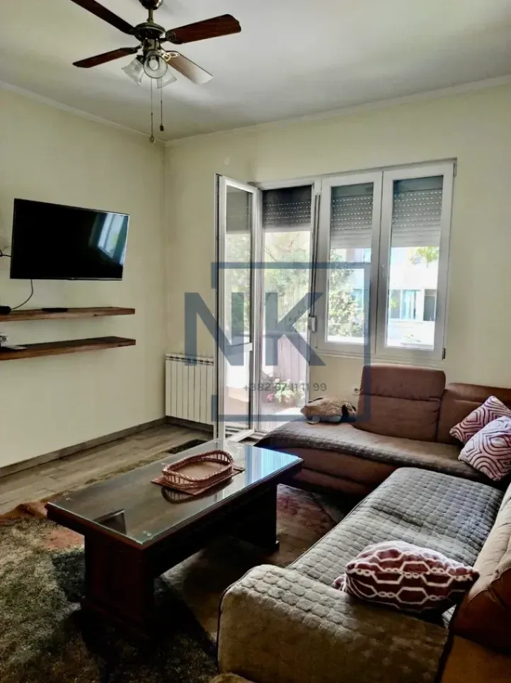 Izdavanje, dvosoban stan, 95m², Centar, Podgorica