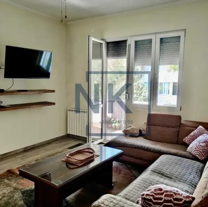 Izdavanje, dvosoban stan, 95m², Centar, Podgorica