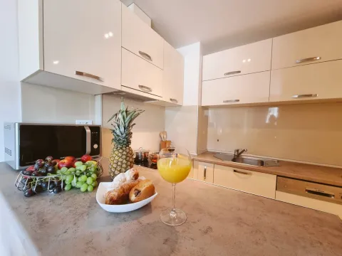 Prodaja, jednosoban stan, 61m², Centar, Budva - image 2