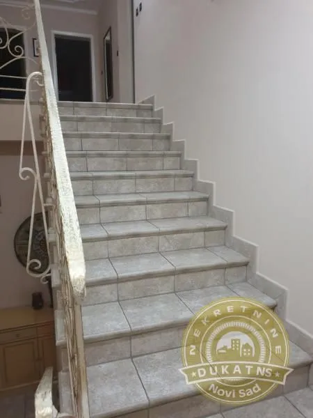 Prodaja, kuća, 420m², Kać, Novi Sad Sve Podlokacije
