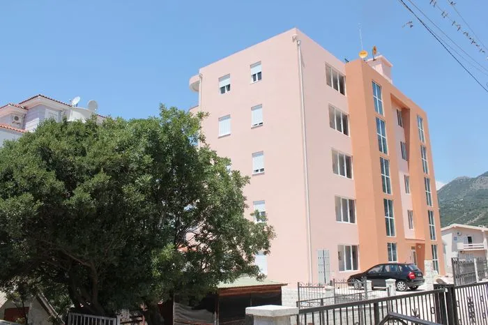 Sale, four bedroom apartment, 84m², Dobra Voda, Bar