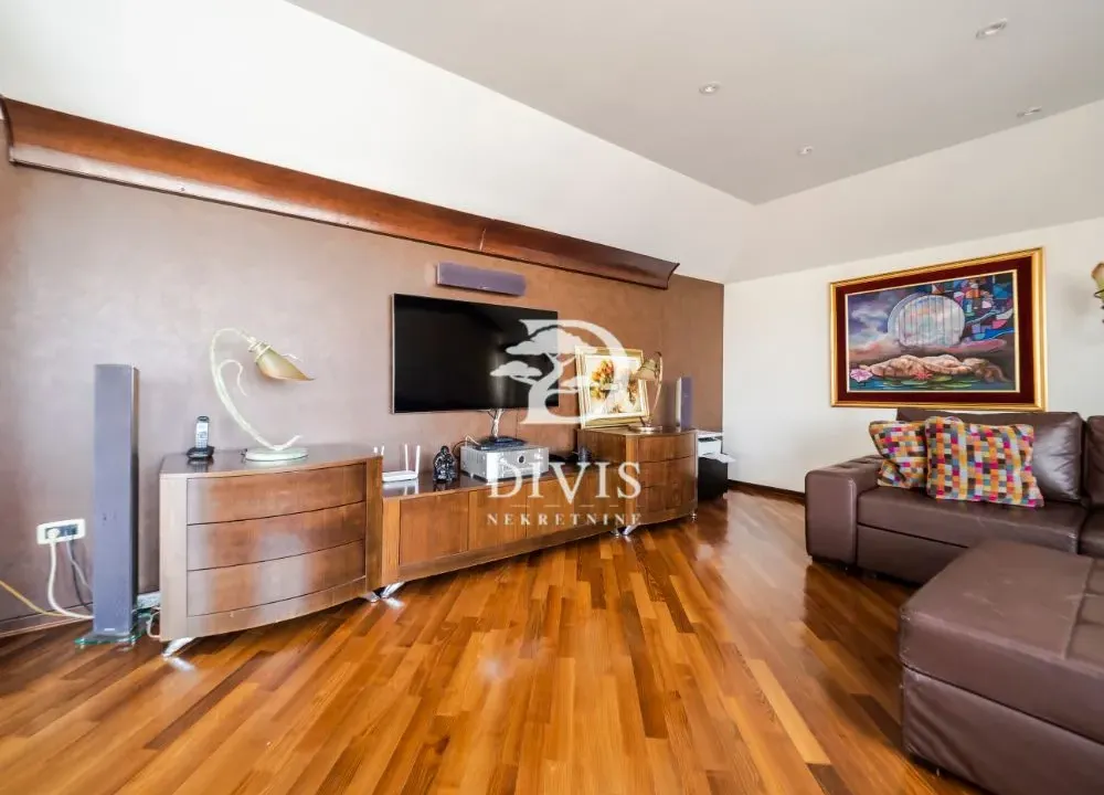 Prodaja, četvorosoban stan, 97m², Kalenić Pijaca, Vračar Sve Podlokacije