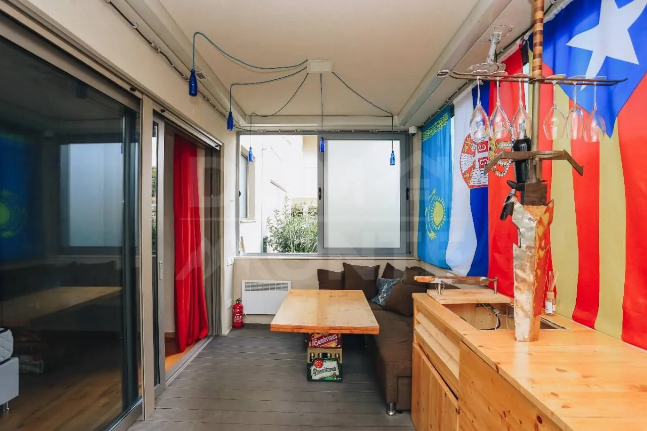 Izdavanje, dvosoban stan, 80m², Tivat, Crna Gora