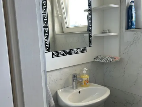 Rent, three bedroom apartment, 120m², Tivat, Crna Gora - image 2