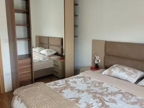 Izdavanje, jednosoban stan, 42m², City Kvart, Podgorica - image 8