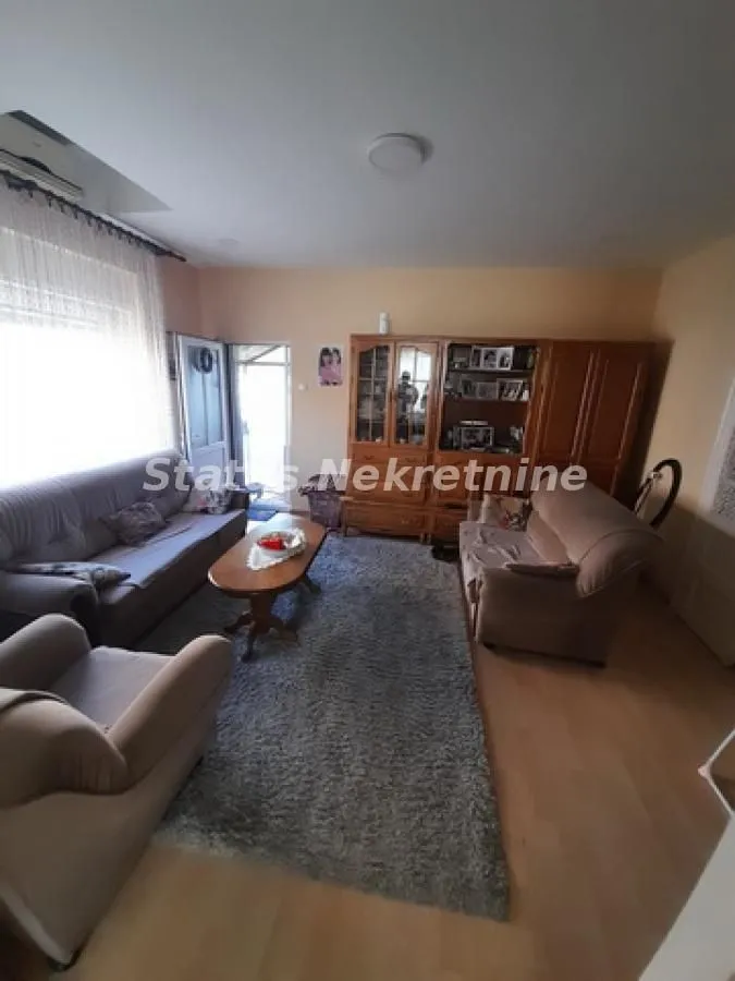 Prodaja, kuća, 136m², Futog, Novi Sad Sve Podlokacije