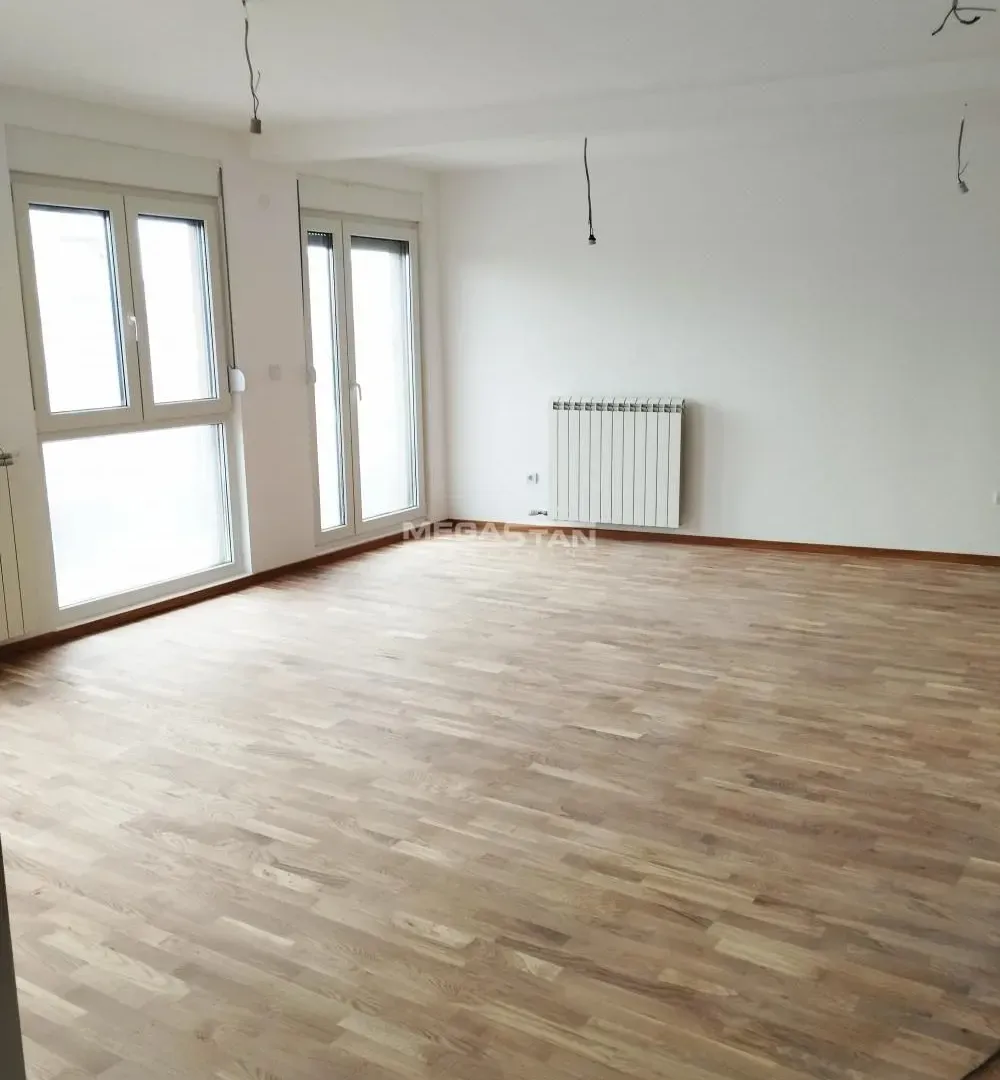 Prodaja, četvorosoban stan, 76m², Pančevo, Srbija