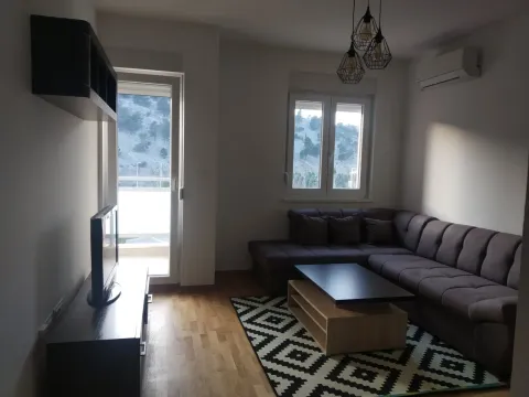 Izdavanje, jednosoban stan, 45m², City Kej, Podgorica