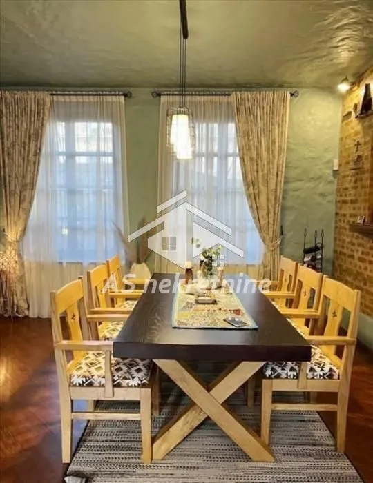 Izdavanje, kuća, 367m², Jajinci, Voždovac Sve Podlokacije