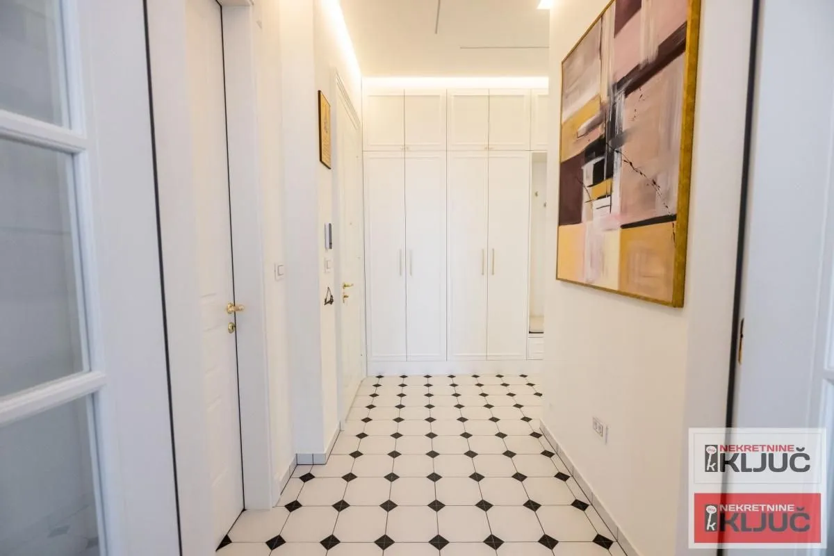 Izdavanje, četvorosoban stan, 135m², Tatarsko brdo, Petrovaradin
