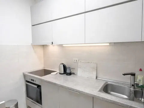 Izdavanje, dvosoban stan, 70m², Central Point, Podgorica - image 2