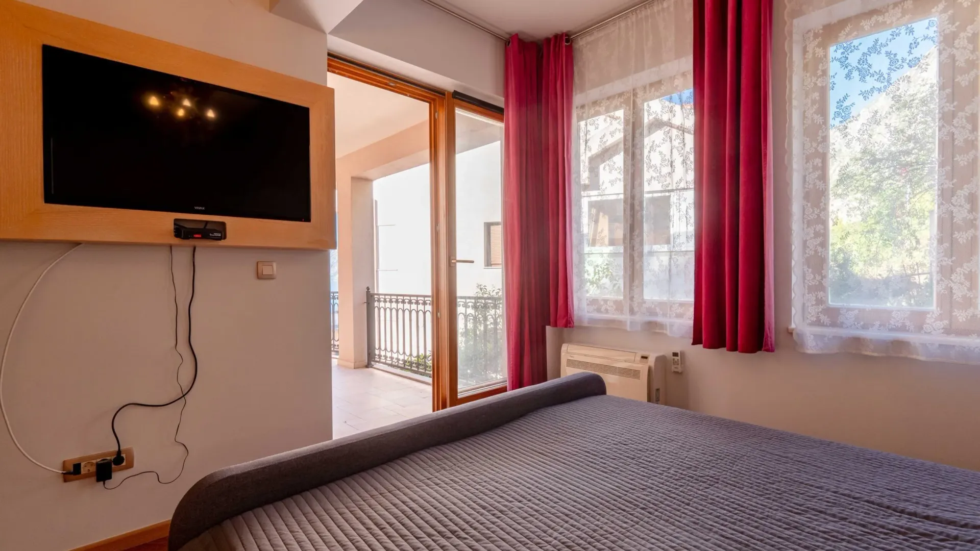 Prodaja, dvosoban stan, 106m², Dobrota, Kotor