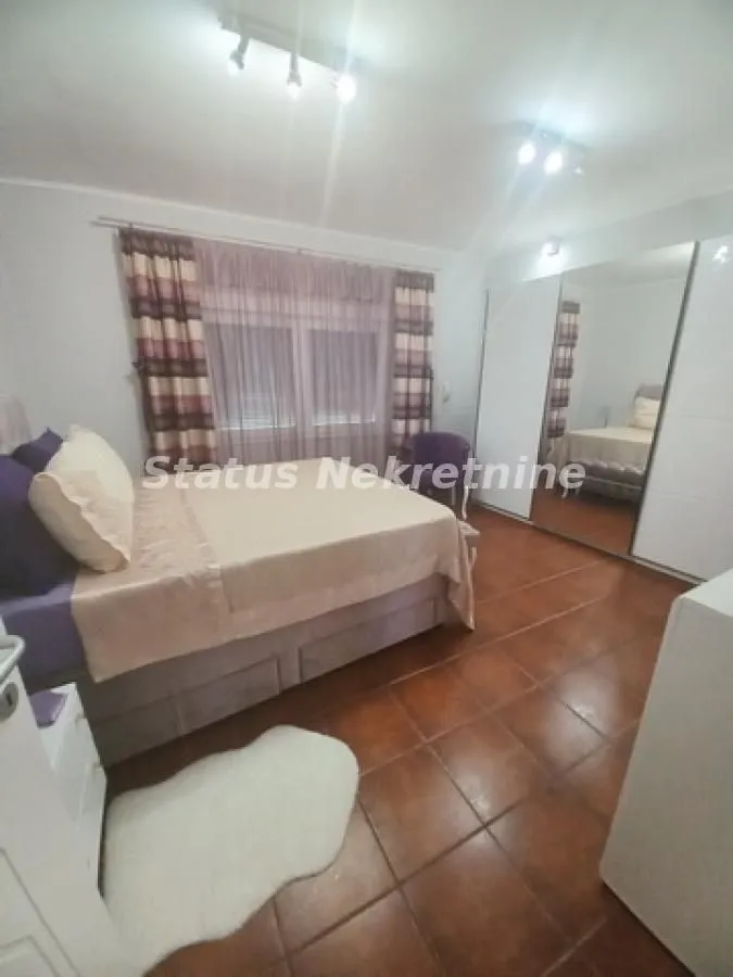 Prodaja, kuća, 170m², Salajka, Novi Sad Sve Podlokacije