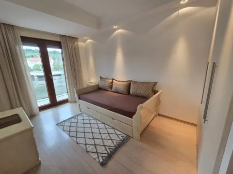 Izdavanje, trosoban stan, 265m², Gorica C, Podgorica - image 11