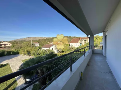 Izdavanje, kuća, 180m², Vranići, Podgorica - image 15