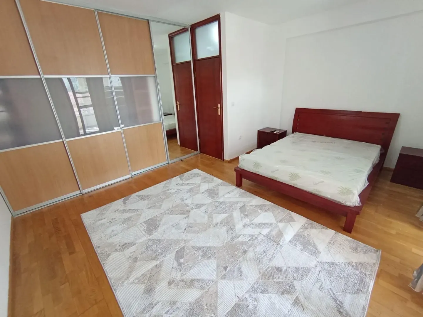 Izdavanje, trosoban stan, 120m², Ljubović, Podgorica