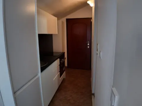 Izdavanje, garsonjera, 26m², Centar, Bar - image 7