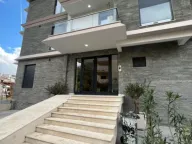 Izdavanje, trosoban stan, 82m², Bečići, Budva - image 2