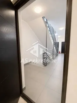 Izdavanje, četvorosoban stan, 95m², Savski Venac, Beograd - image 20