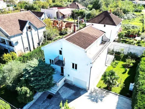 Rent, house, 390m², Zagorič, Podgorica - image 1