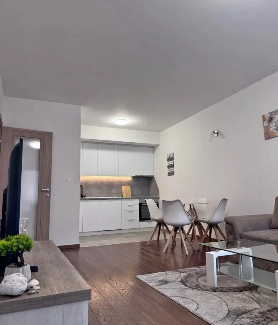 Izdavanje, dvosoban stan, 72m², Master Kvart, Podgorica