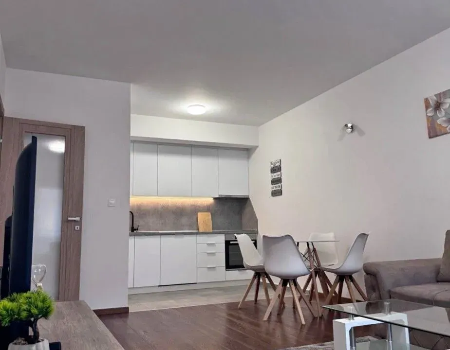 Izdavanje, dvosoban stan, 72m², Master Kvart, Podgorica