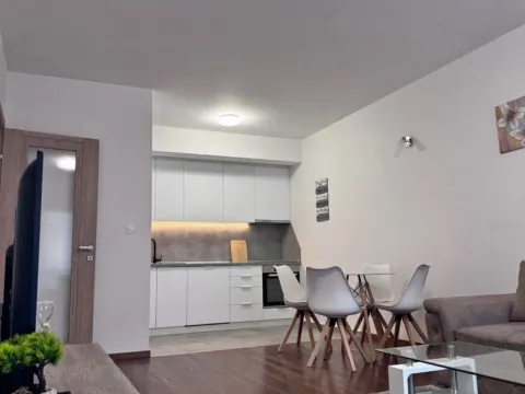 Izdavanje, dvosoban stan, 72m², Master Kvart, Podgorica