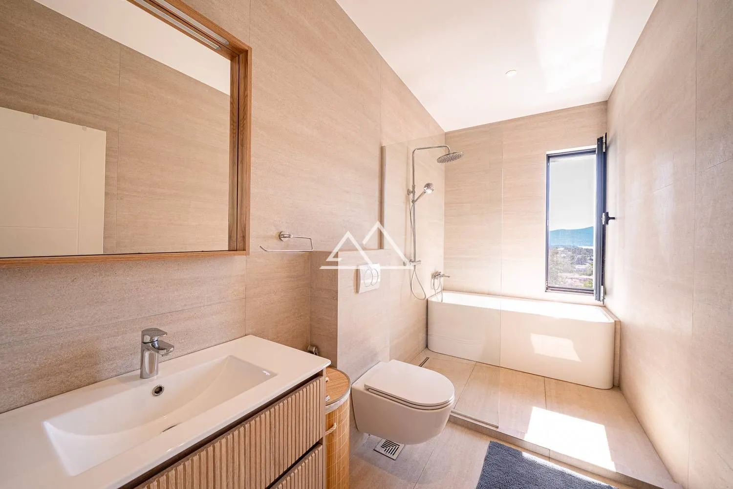Prodaja, kuća, 220m², Tivat, Crna Gora