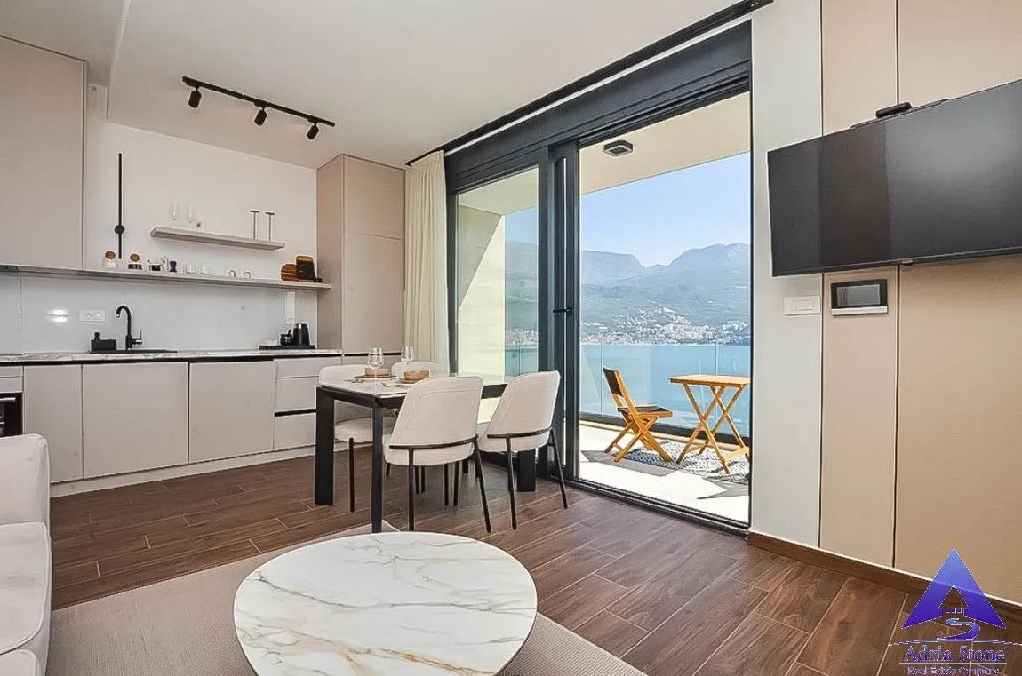 Prodaja, dvosoban stan, 57m², Njivice, Herceg Novi