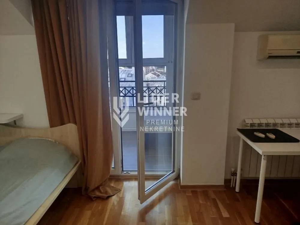 Rent, four bedroom apartment, 140m², Đeram Pijaca, Beograd
