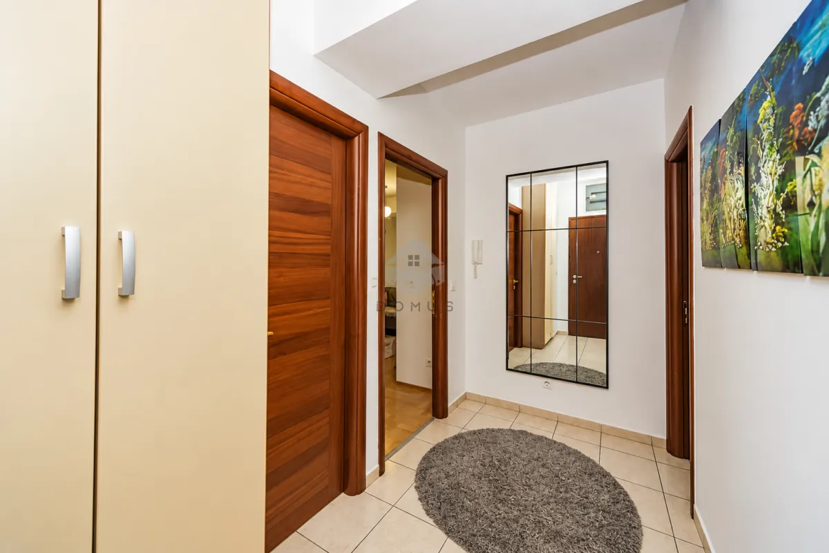 Izdavanje, trosoban stan, 95m², City Kvart, Podgorica