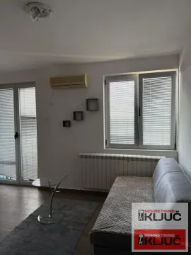 Izdavanje, garsonjera, 27m², Bulevar Oslobodjenja, Novi Sad Sve Podlokacije - image 3