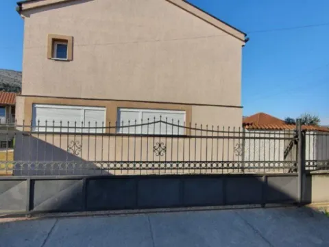 Prodaja, kuća, 270m², Tološi, Podgorica - image 6