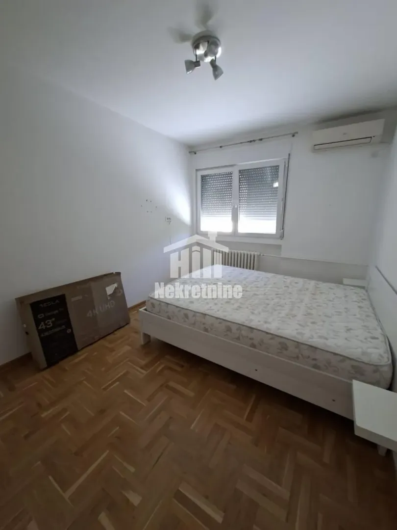 Izdavanje, trosoban stan, 72m², Julino Brdo, Beograd